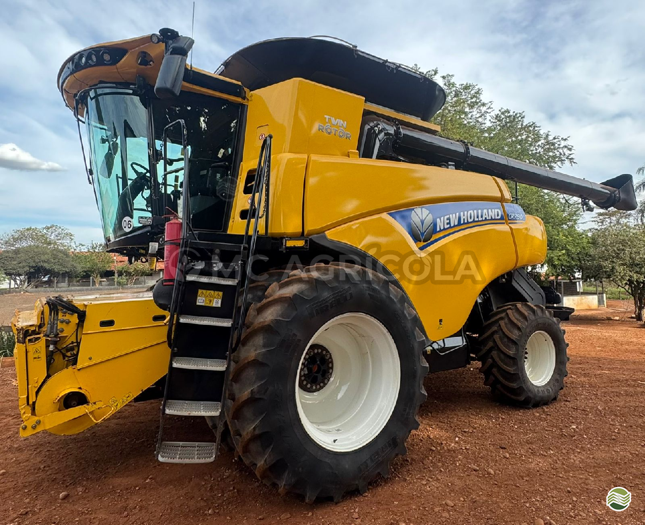 COLHEITADEIRA NEW HOLLAND CR 7.90 MC Agrícola ITUMBIARA GOIAS GO